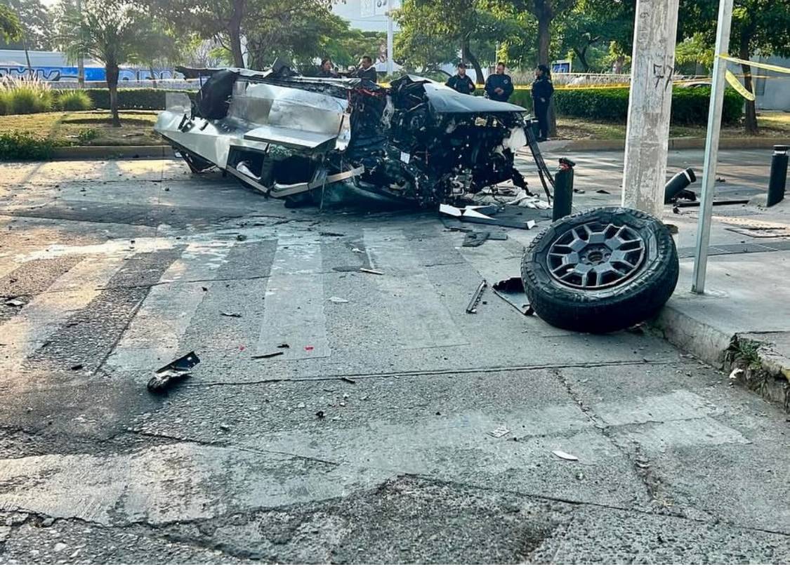 Tesla Cybertruck [Mexico crash] Cybertruck safety proven in incredible crash results; no serious injuries! 😱 IMG_4986