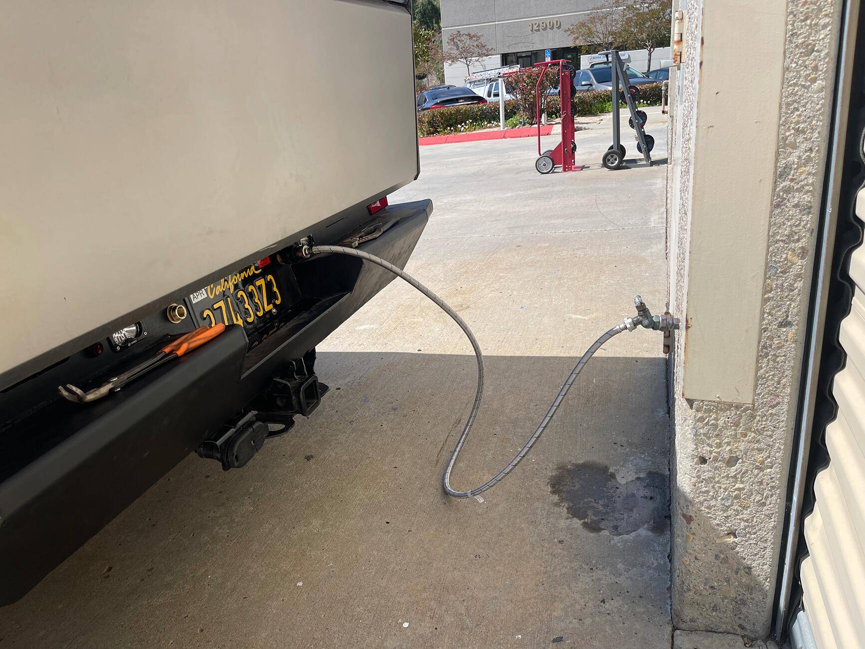 Tesla Cybertruck Camping shower / water heater tempImagevrXwqo