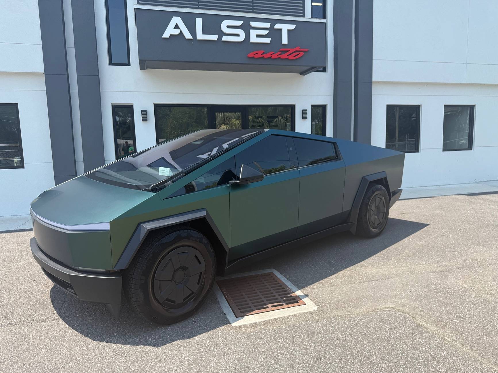 Tesla Cybertruck Got wrap done this week picked up today and left fender camera not working 1746835520670-6x
