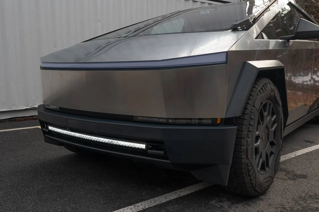 Tesla Cybertruck NEW Bumper Insert LED Lightbar - 40" Curved Light Bar / 48v (no converter!) / Retain Tow Hook Functionality - T Sportline 01_CYB_-_40__Lightbar_Install_-_Web-5_4000x.progressiv