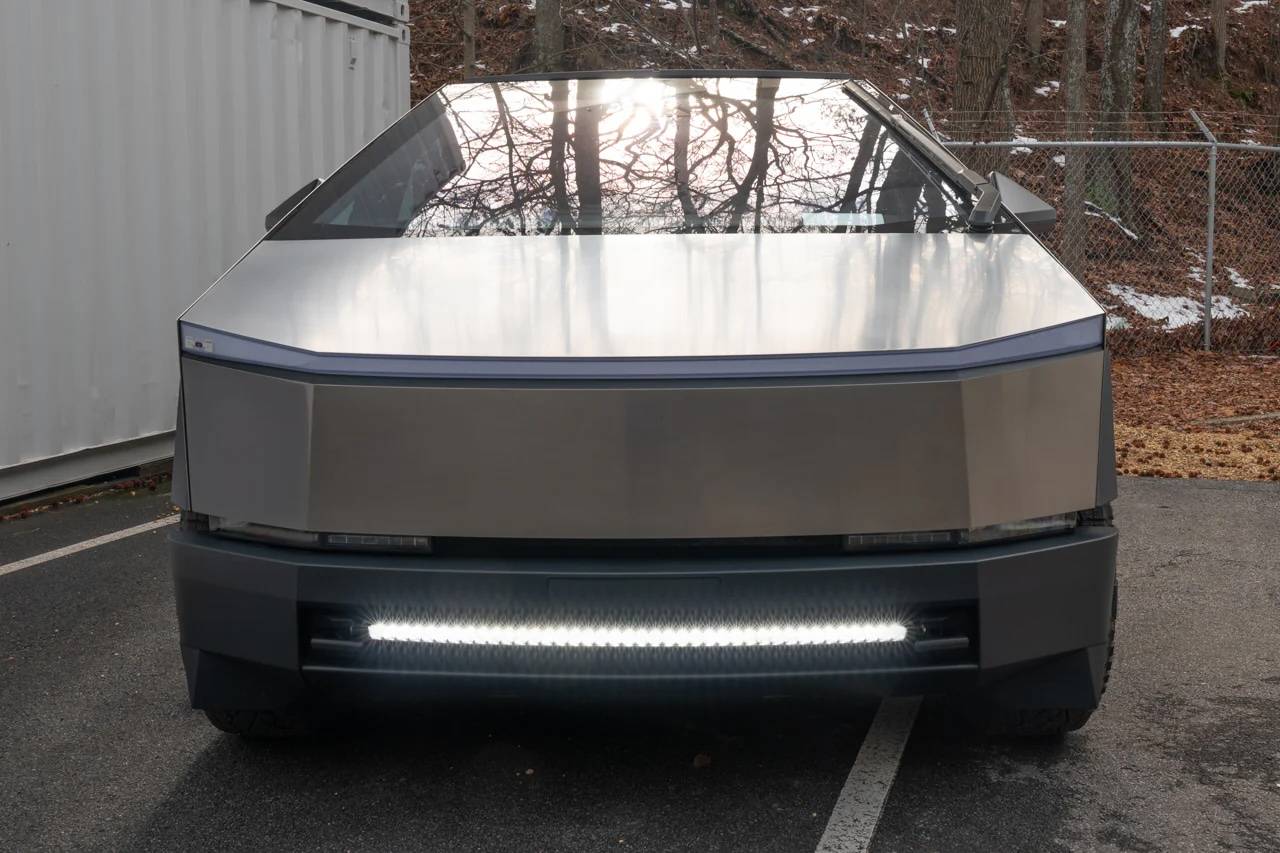 Tesla Cybertruck NEW Bumper Insert LED Lightbar - 40" Curved Light Bar / 48v (no converter!) / Retain Tow Hook Functionality - T Sportline 01_CYB_-_40__Lightbar_Install_-_Web-3_4000x.progressiv