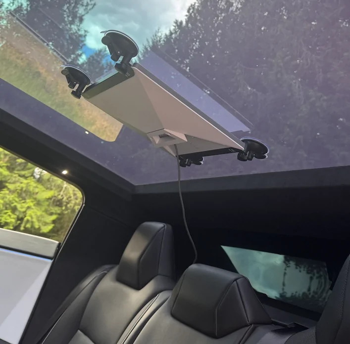 Tesla Cybertruck Starlink/antenna wires, how do you keep them safe? 1747155067547-dc