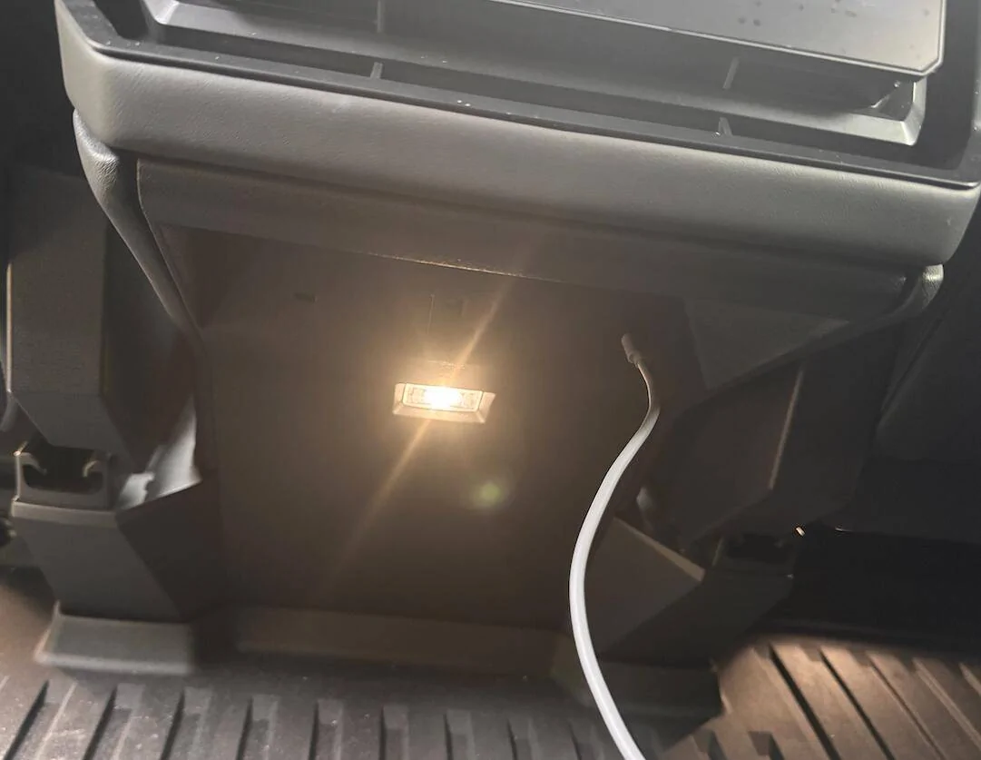 Tesla Cybertruck Starlink/antenna wires, how do you keep them safe? 1747155080392-cy