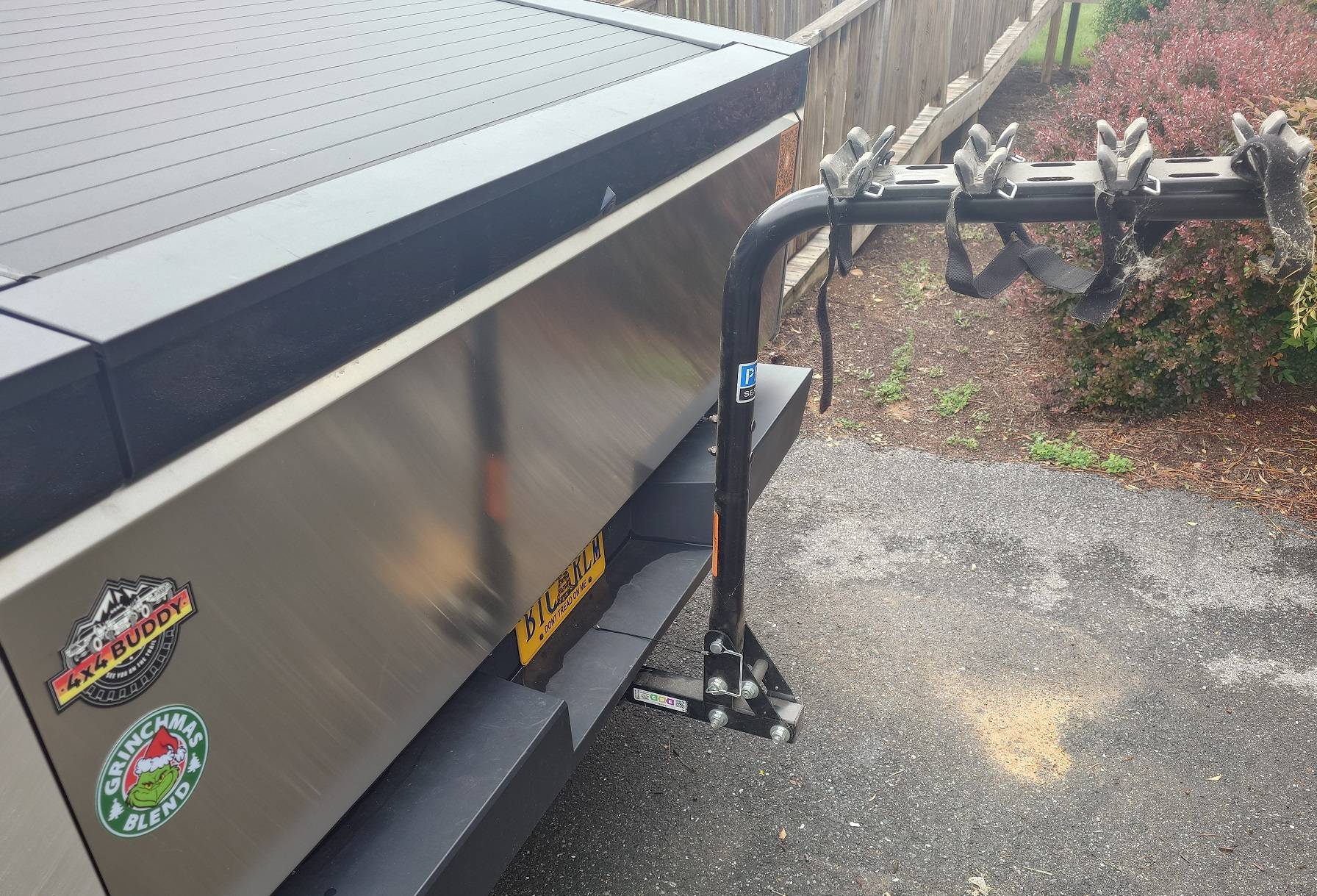 Tesla Cybertruck swing away hitch with bike rack? 1