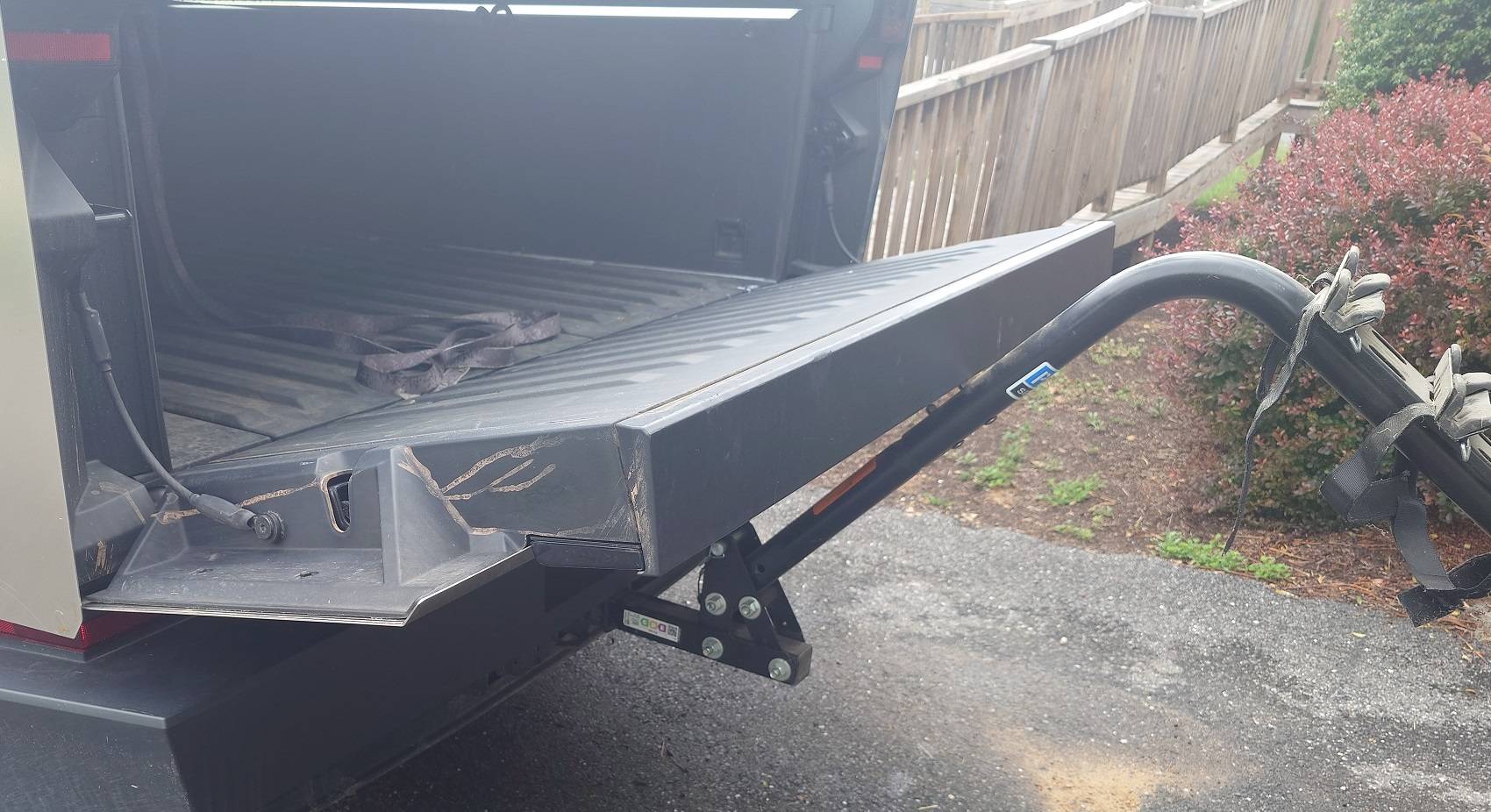 Tesla Cybertruck swing away hitch with bike rack? 3