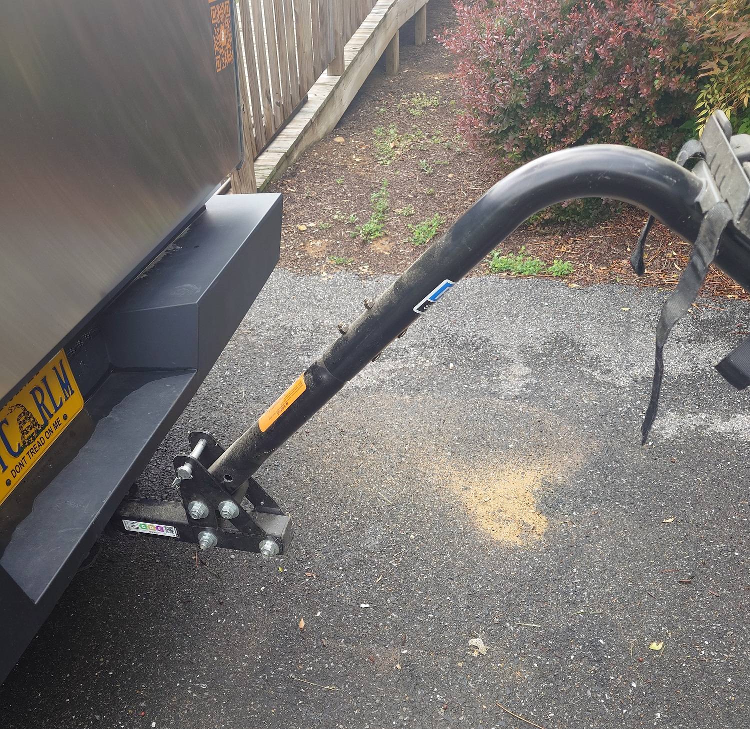 Tesla Cybertruck swing away hitch with bike rack? 4