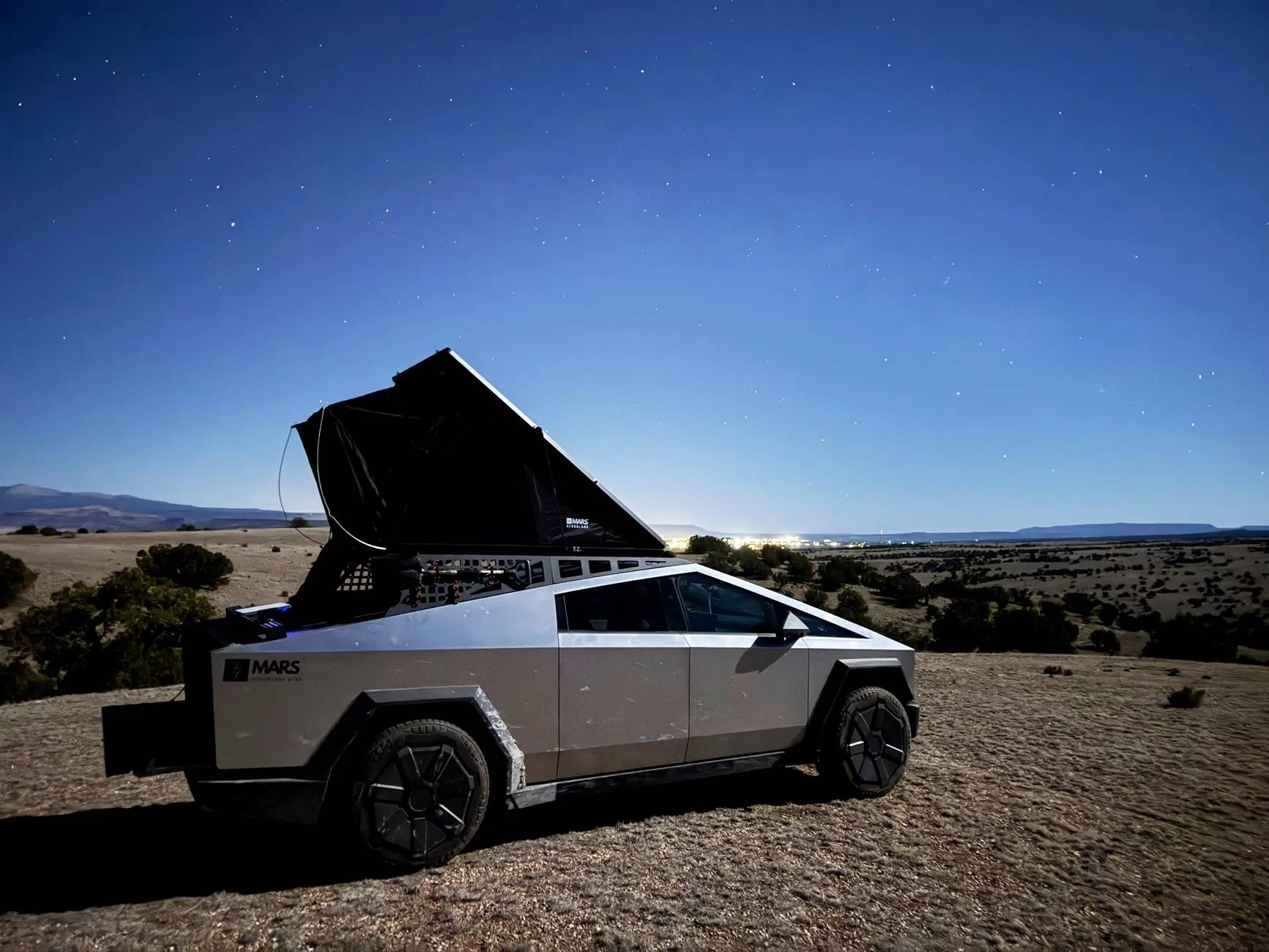 Tesla Cybertruck POLL: Do you own the OEM Cybertrucktent??? Do you want one? Gqpm2ZwXAAAZIdq