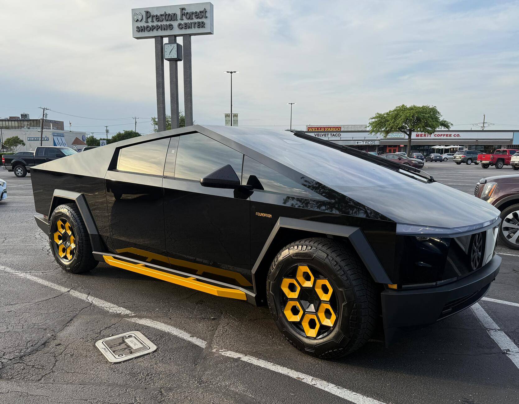 Tesla Cybertruck My Gotham "inspired" build Hex