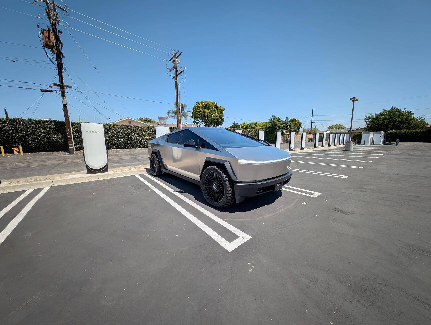 Tesla Cybertruck 🛻 BestEvMod May Giveaway – Let’s Roll. 1747367947557-7
