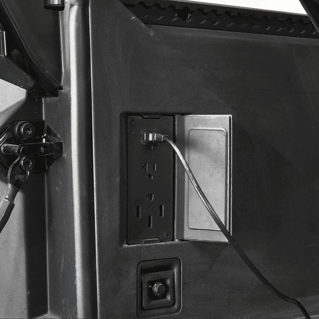 Tesla Cybertruck [INAGOTAR  ] Pre-sale Launch | Limited Cybertruck-Specific 25L Smart Bedside Cooler 3