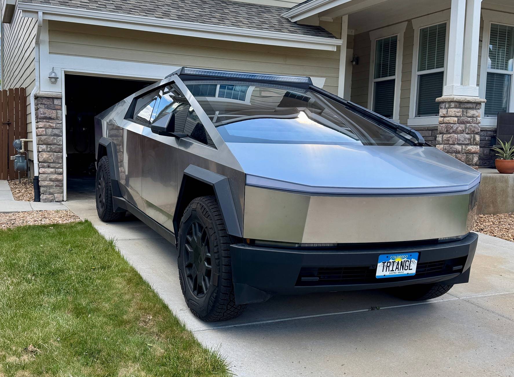 Tesla Cybertruck Daily random Cybertruck photos thread - Post Yours! 📸 🤳 IMG_3379