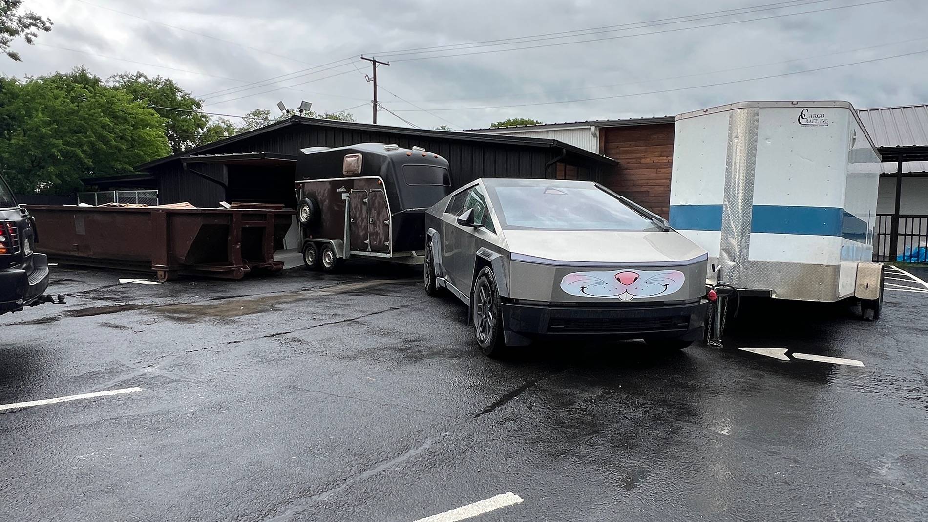 Tesla Cybertruck Underrated CyberTruck feature -> bug free windshield IMG_9623