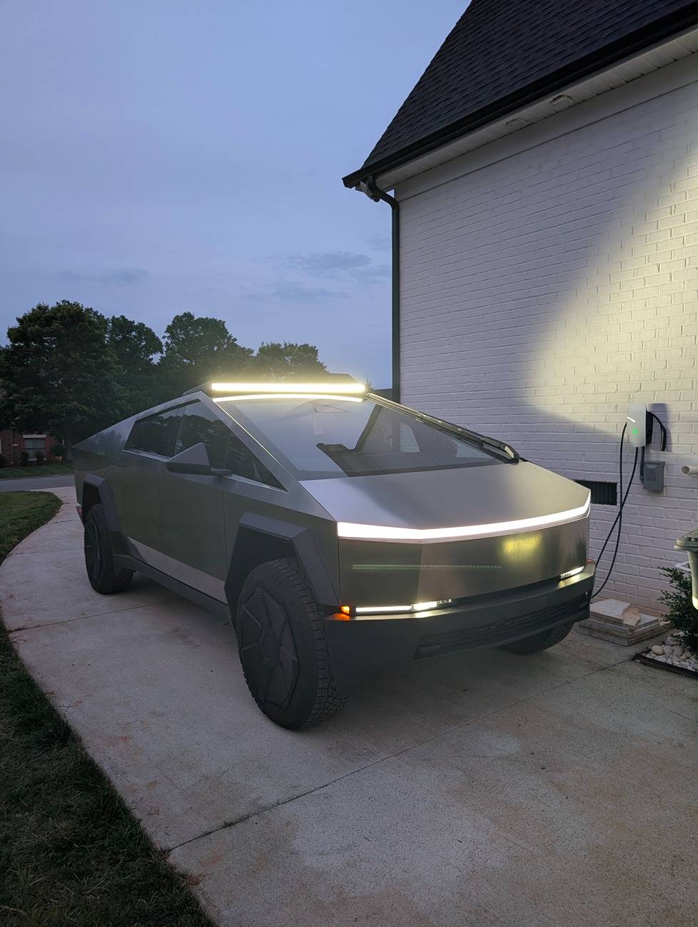 Tesla Cybertruck XKGLOW Light Bar Installed & First Impressions Review (w/ Videos) PXL_20250517_002407090.MP