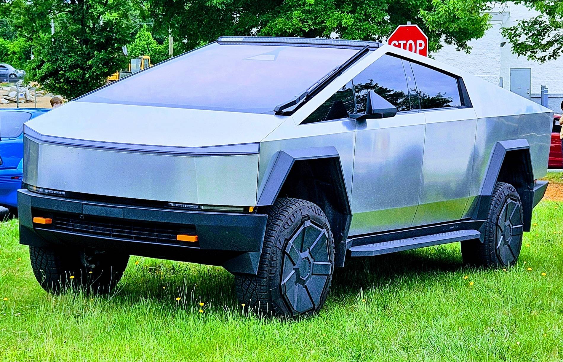 Tesla Cybertruck 🛻 BestEvMod May Giveaway – Let’s Roll. 20250517_112156~2