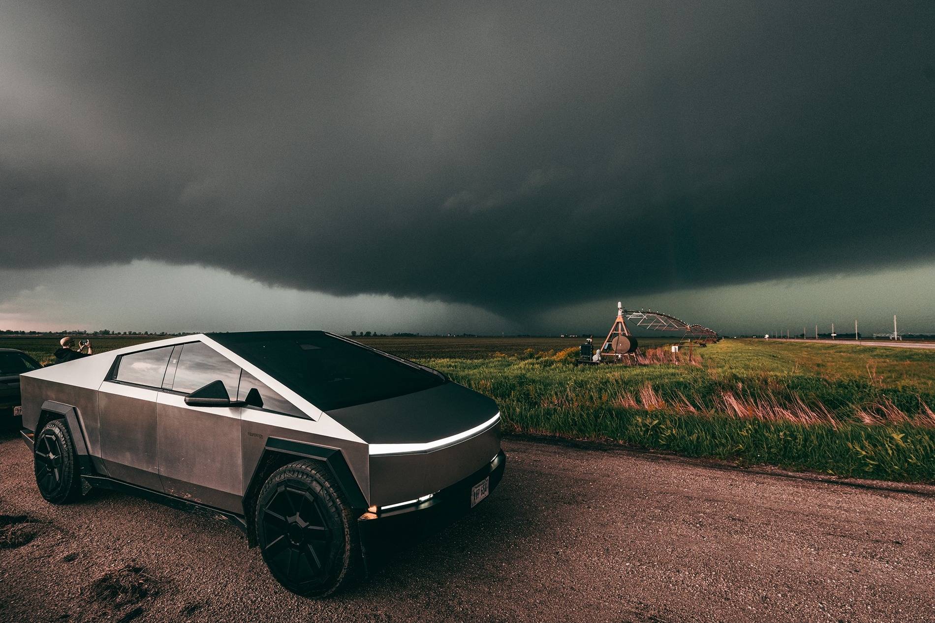 Tesla Cybertruck Cybertruck + Tornado Cybertruck tornado storm weather 5