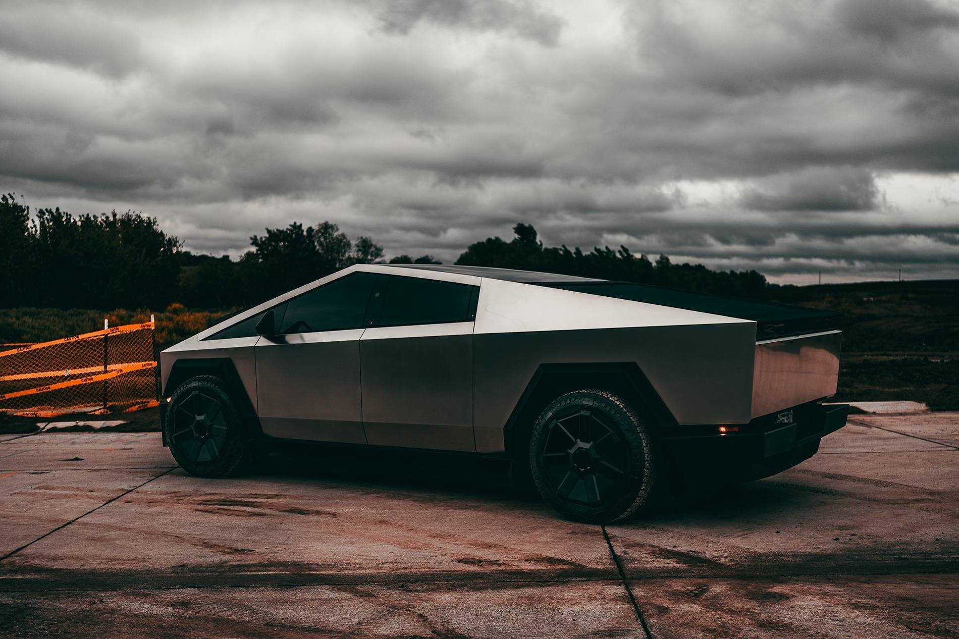 Tesla Cybertruck Cybertruck + Tornado Cybertruck tornado storm weather 7
