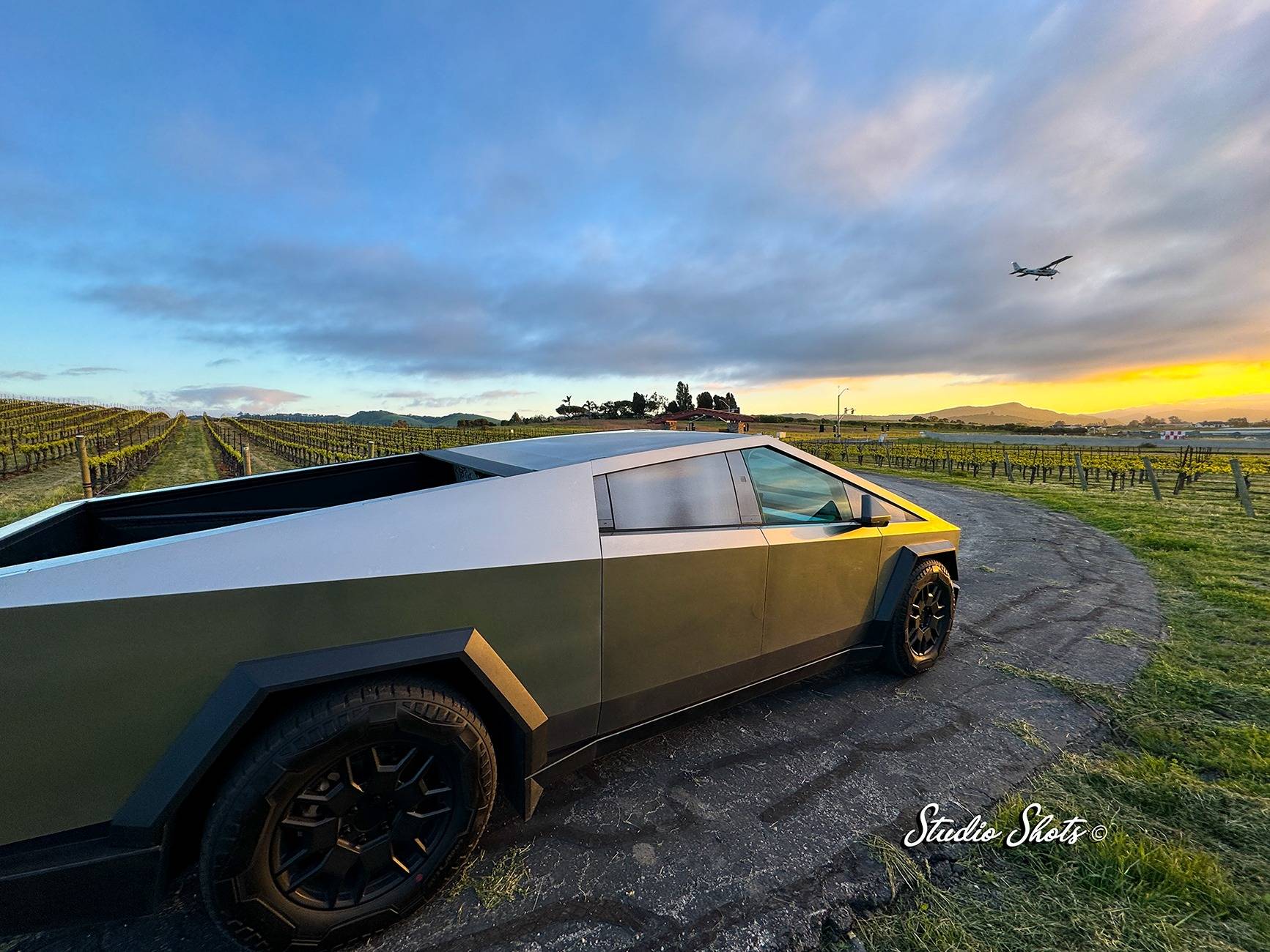 Tesla Cybertruck 🛻 BestEvMod May Giveaway – Let’s Roll. Cyber trk sun field cc z copy