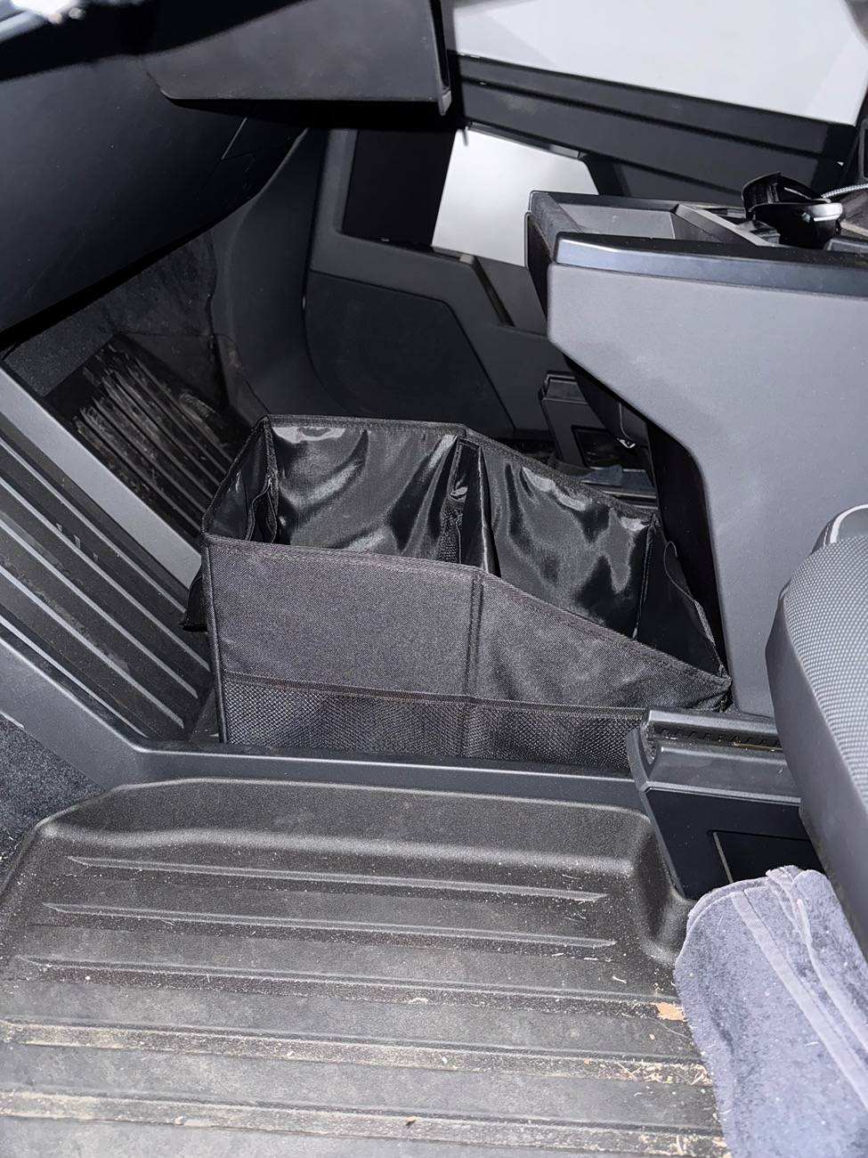 Tesla Cybertruck Awesome Center Console update 😉 IMG_1046