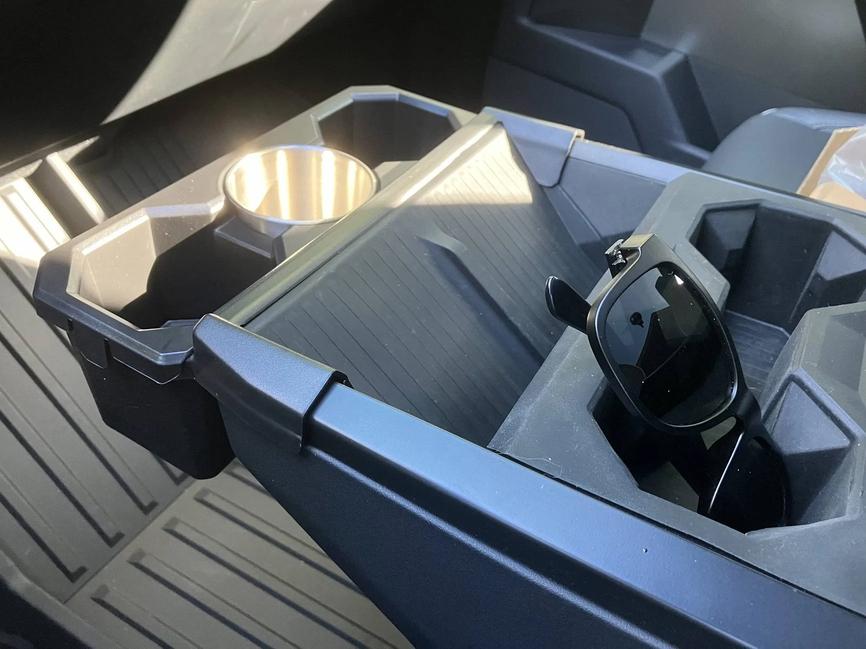 Tesla Cybertruck Foronetry Center Console Storage Organizer Review 1748271156898-6y