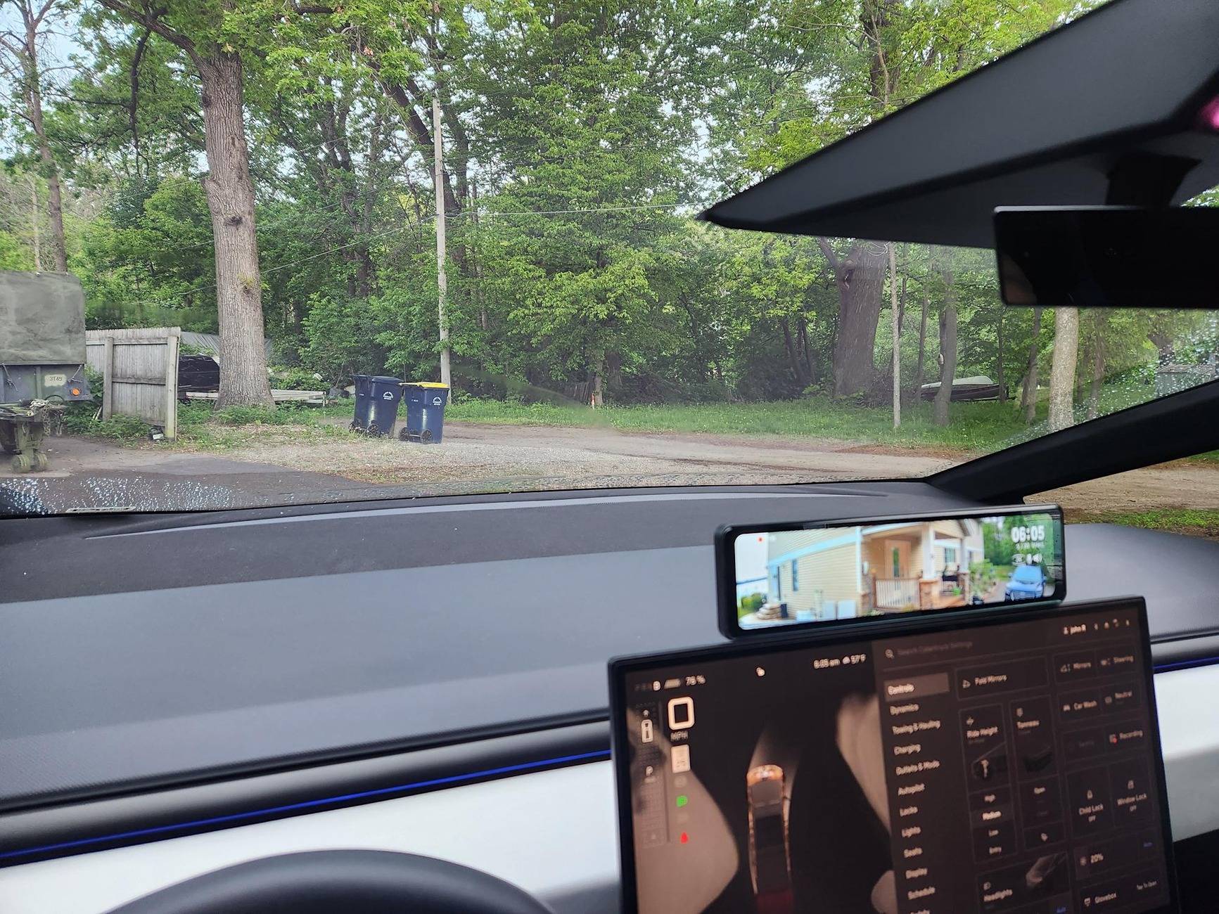 Tesla Cybertruck Mounting a 3rd party Digital Rearview Right above the display? Rearview mounted pic