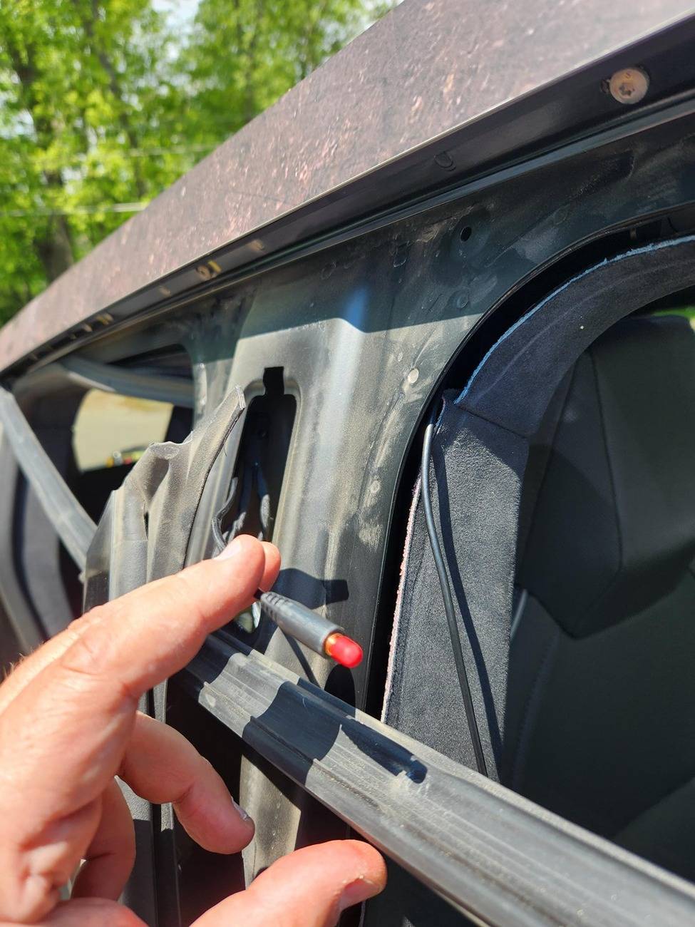 Tesla Cybertruck Mounting a 3rd party Digital Rearview Right above the display? Passenger Wire run