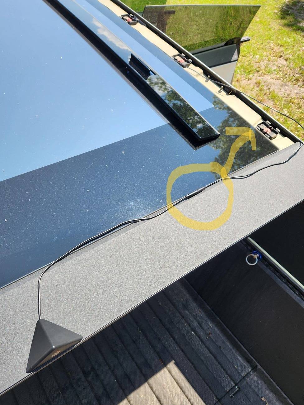 Tesla Cybertruck Mounting a 3rd party Digital Rearview Right above the display? Short camera cable