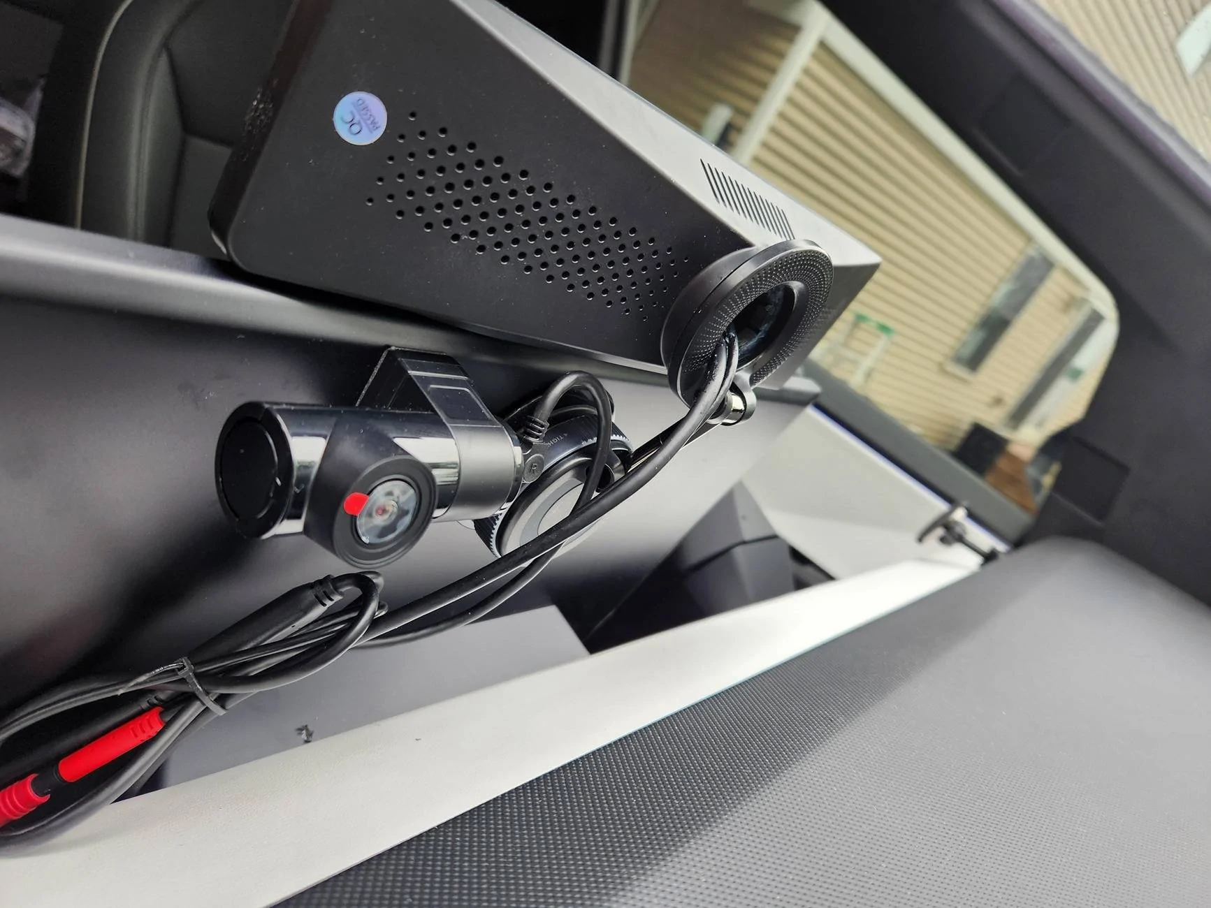 Tesla Cybertruck Mounting a 3rd party Digital Rearview Right above the display? 1000007001