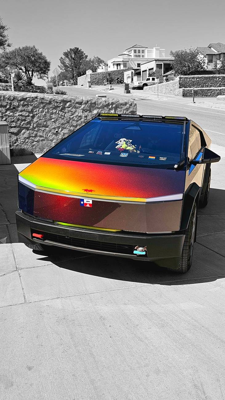 Tesla Cybertruck How does your frunk motor behave with molle panels? 20250520_153909
