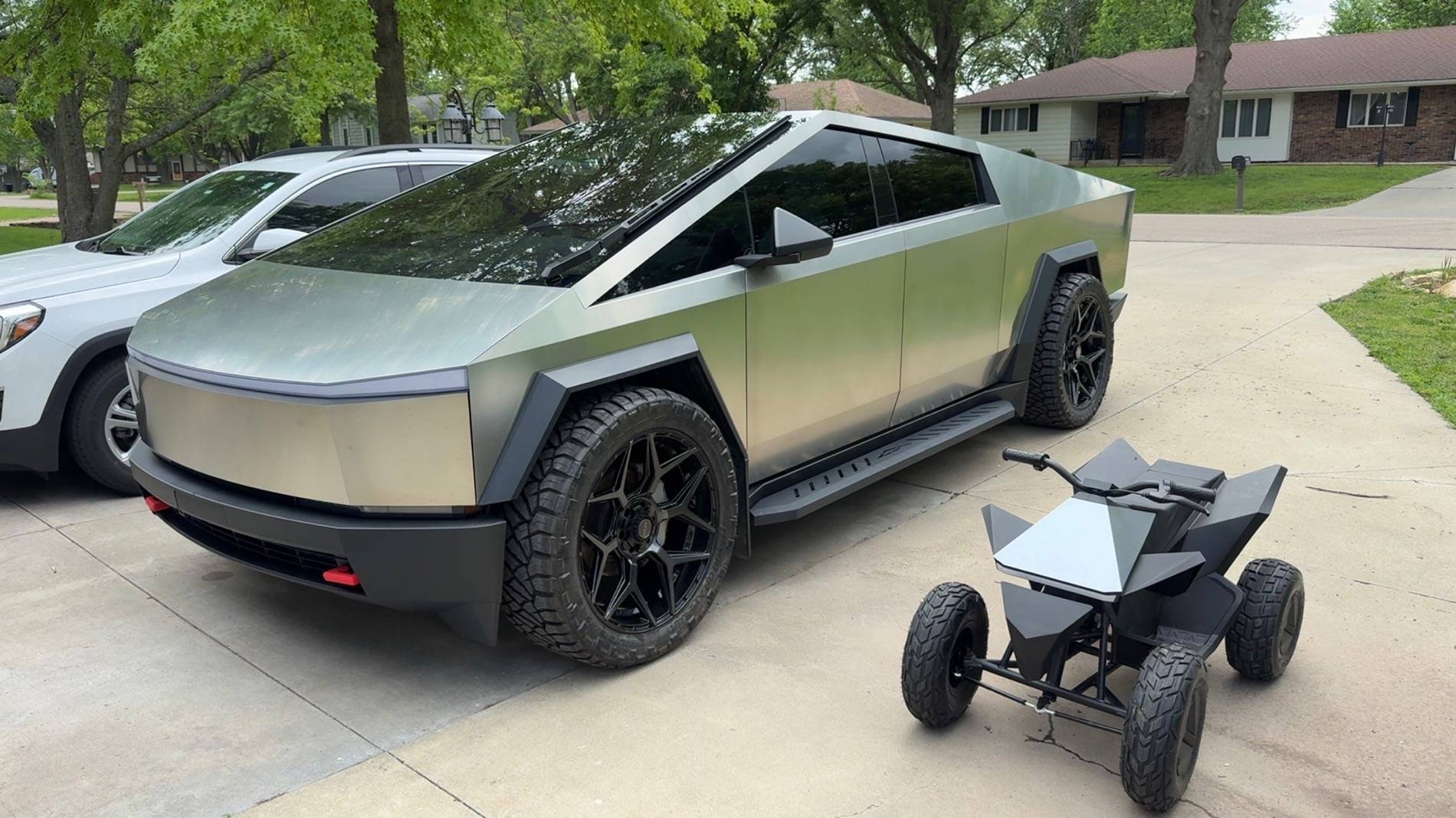 Tesla Cybertruck Daily random Cybertruck photos thread - Post Yours! 📸 🤳 IMG_3196