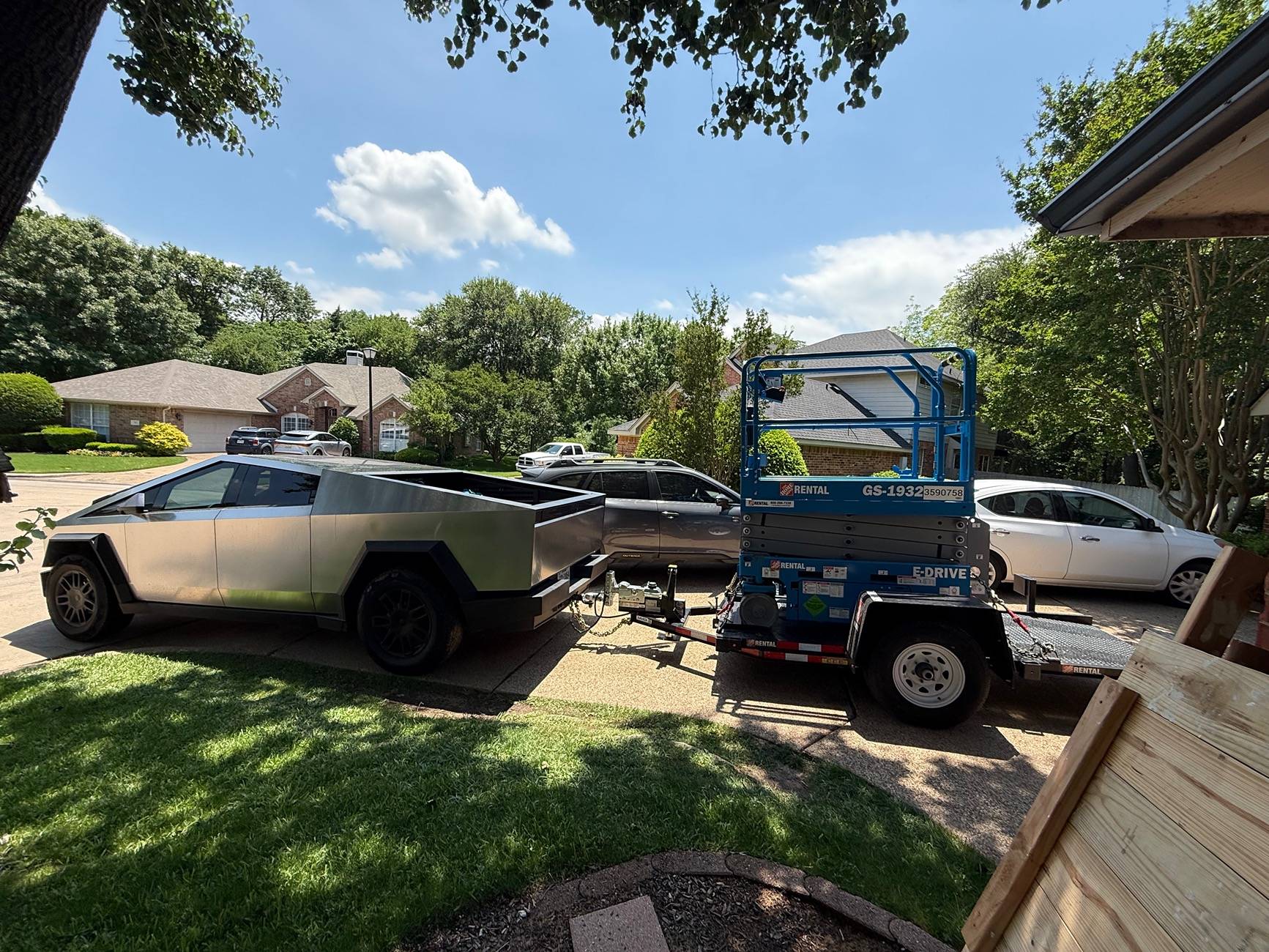 Tesla Cybertruck What Are You Hauling in your Cybertruck? 🦾 👷‍♂️ IMG_3074