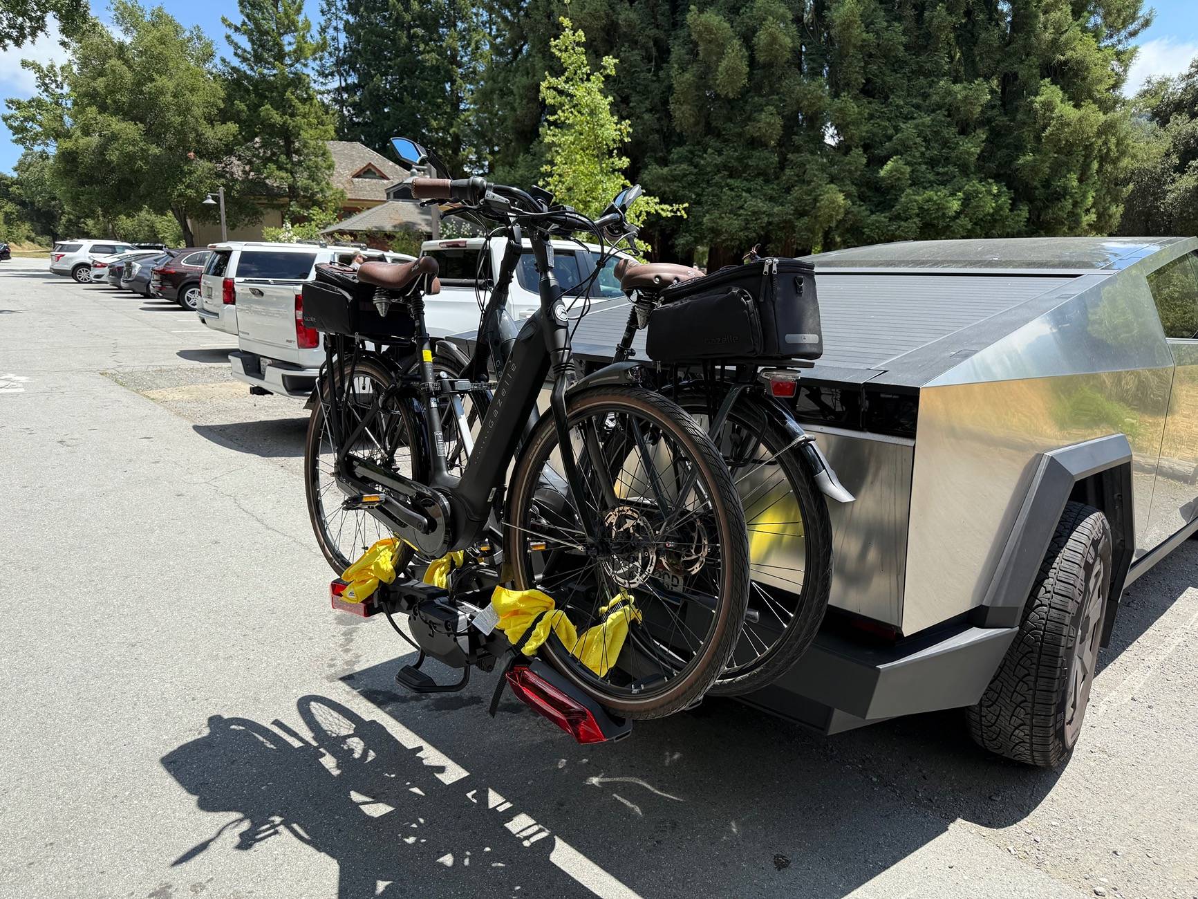 Tesla Cybertruck Question Regarding Carrying E-Bikes On Hitch Mounted Rack IMG_5442