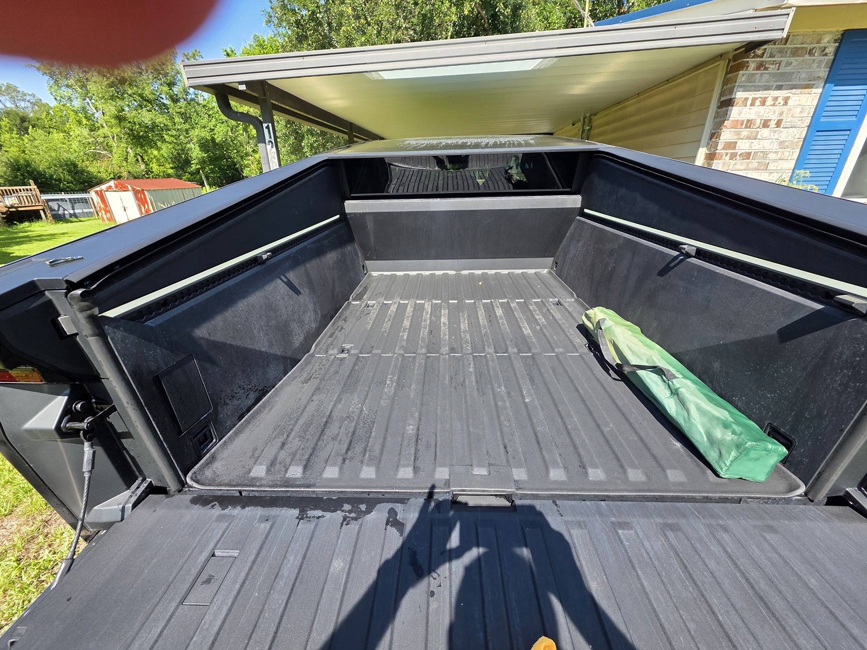 Tesla Cybertruck Tonneau cover gap issue fixed by Service Center under warranty 20250530_103628