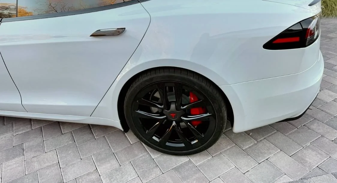 Tesla Cybertruck Best way to make flat black factory wheels glossy? IMG_5397