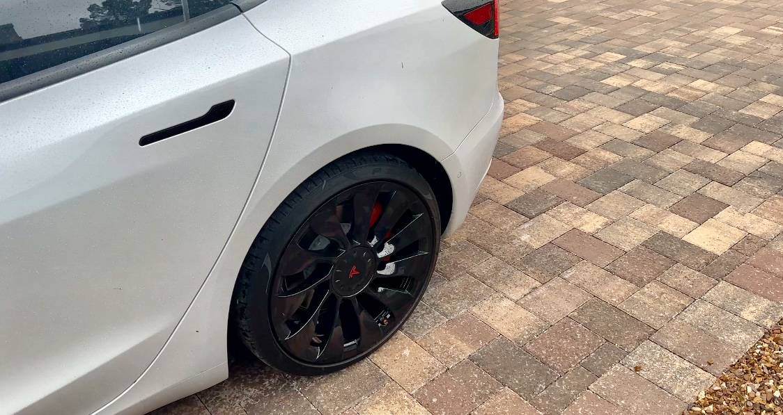Tesla Cybertruck Best way to make flat black factory wheels glossy? IMG_5398