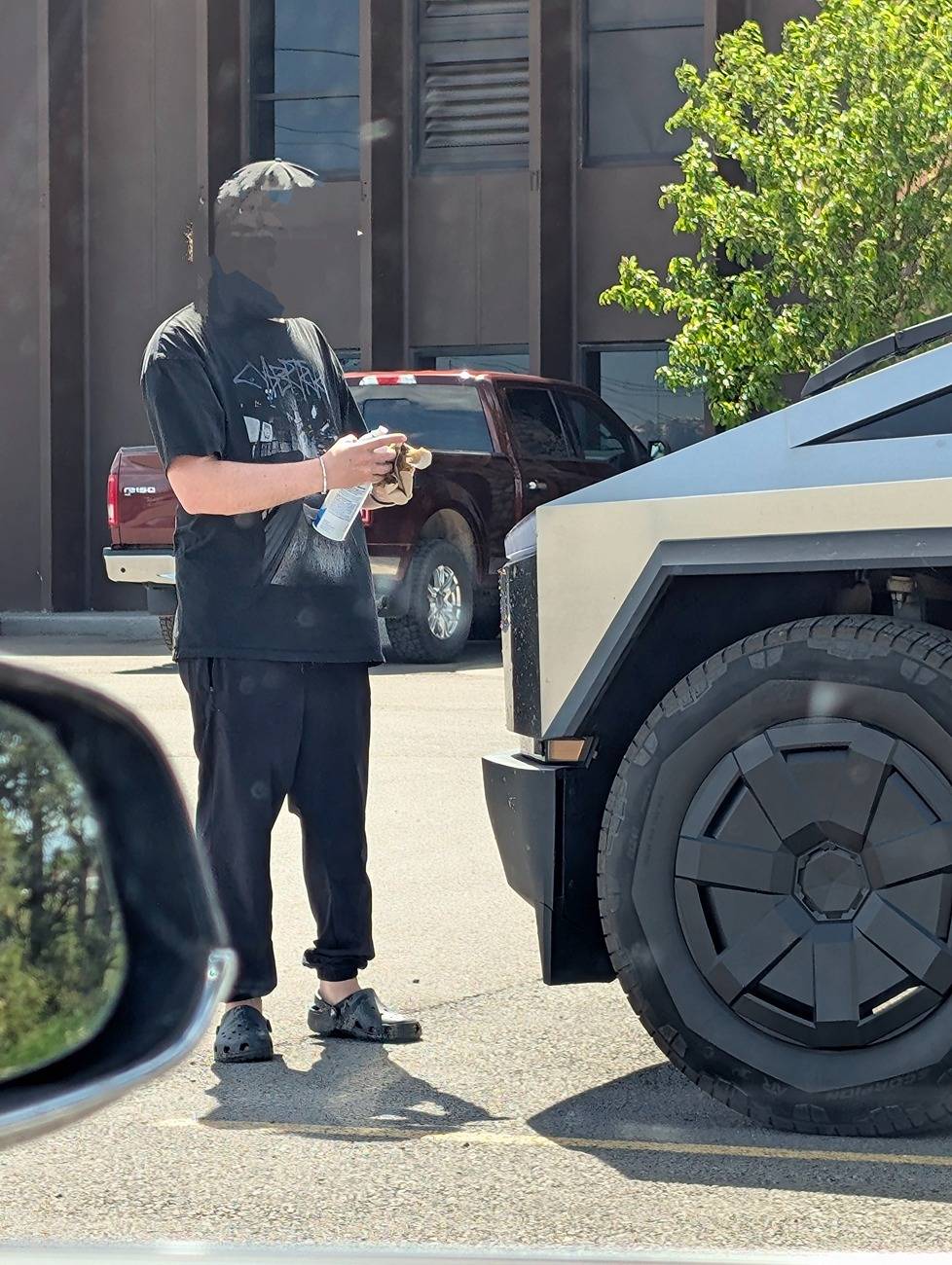 Tesla Cybertruck Daily random Cybertruck photos thread - Post Yours! 📸 🤳 PXL_20250531_214439143.RAW-01.COVER~2
