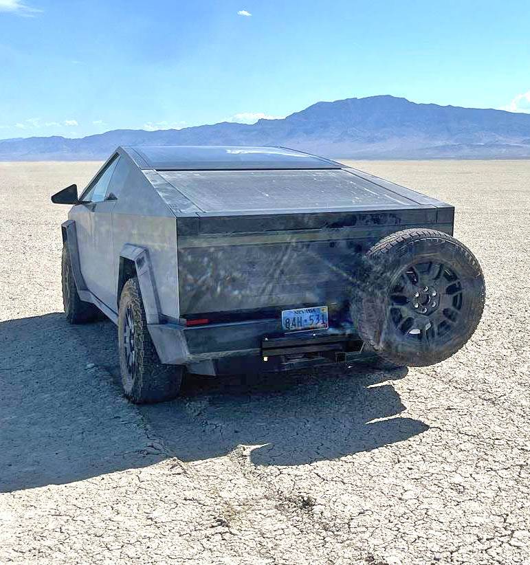 swing spare tire carrier.jpg