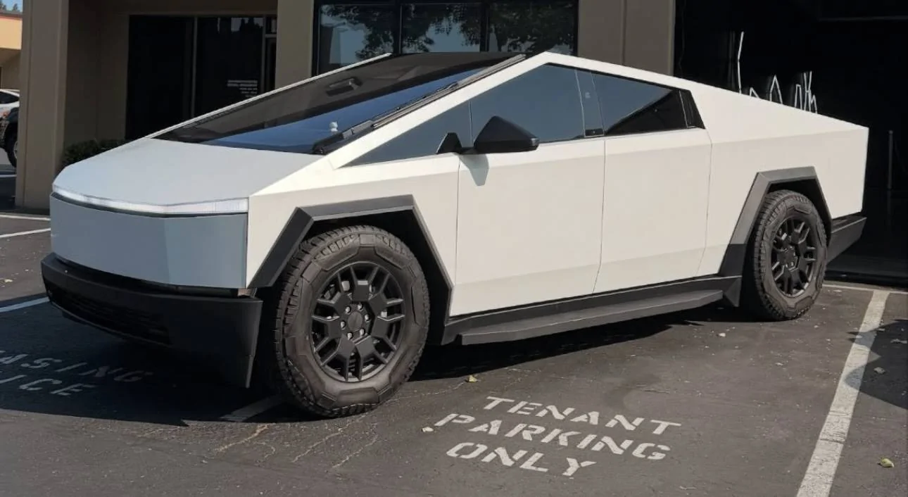Tesla Cybertruck WHITE Vinyl Wrap & PPF Cybertruck -- Photos & Videos IMG_0759