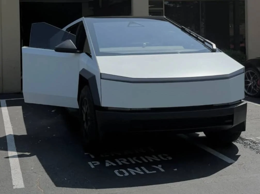 Tesla Cybertruck WHITE Vinyl Wrap & PPF Cybertruck -- Photos & Videos IMG_0760