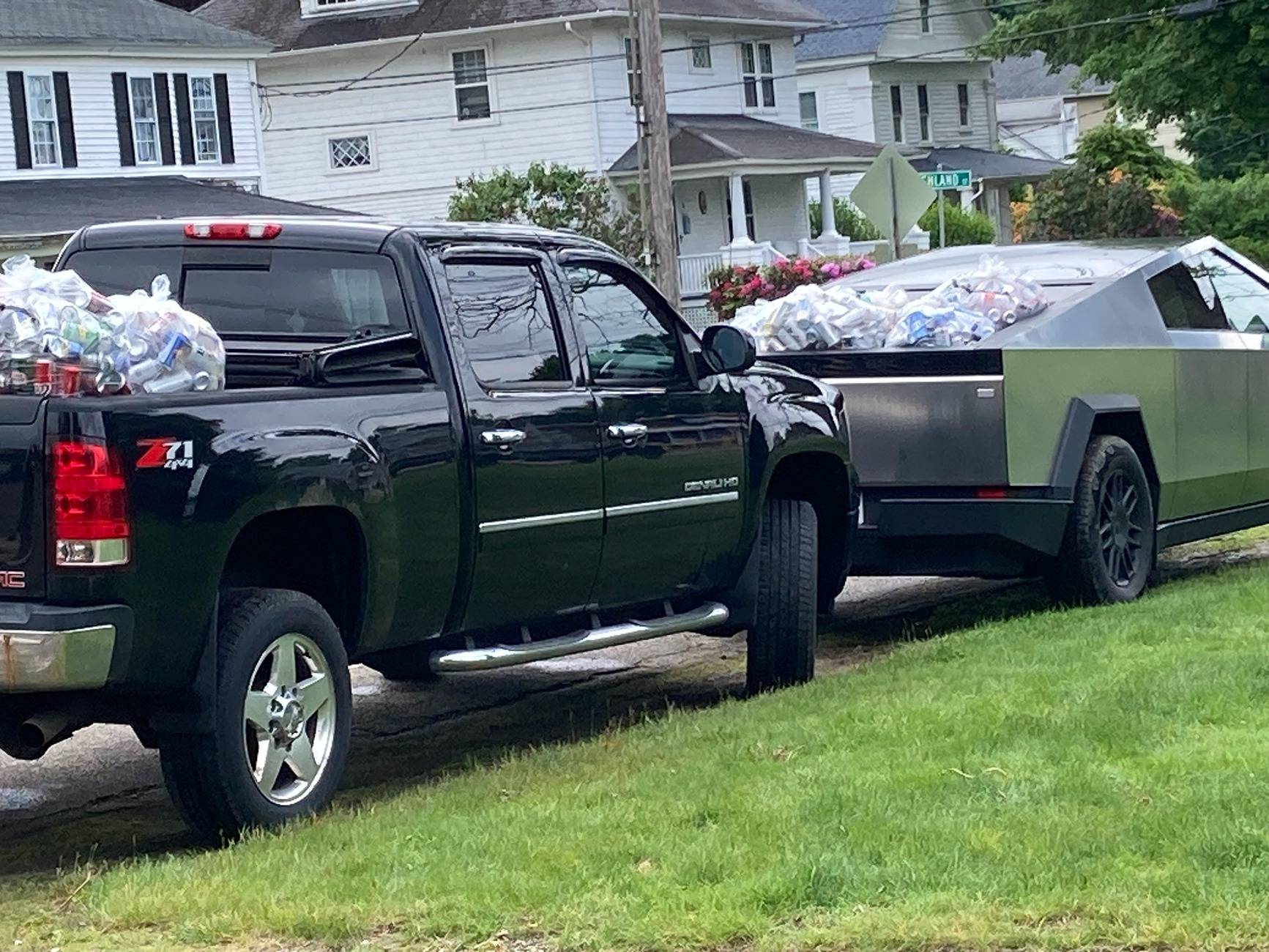 Tesla Cybertruck 🦾 Cybertruck doing truck stuff!  Post your photos! 1749072129796-zb