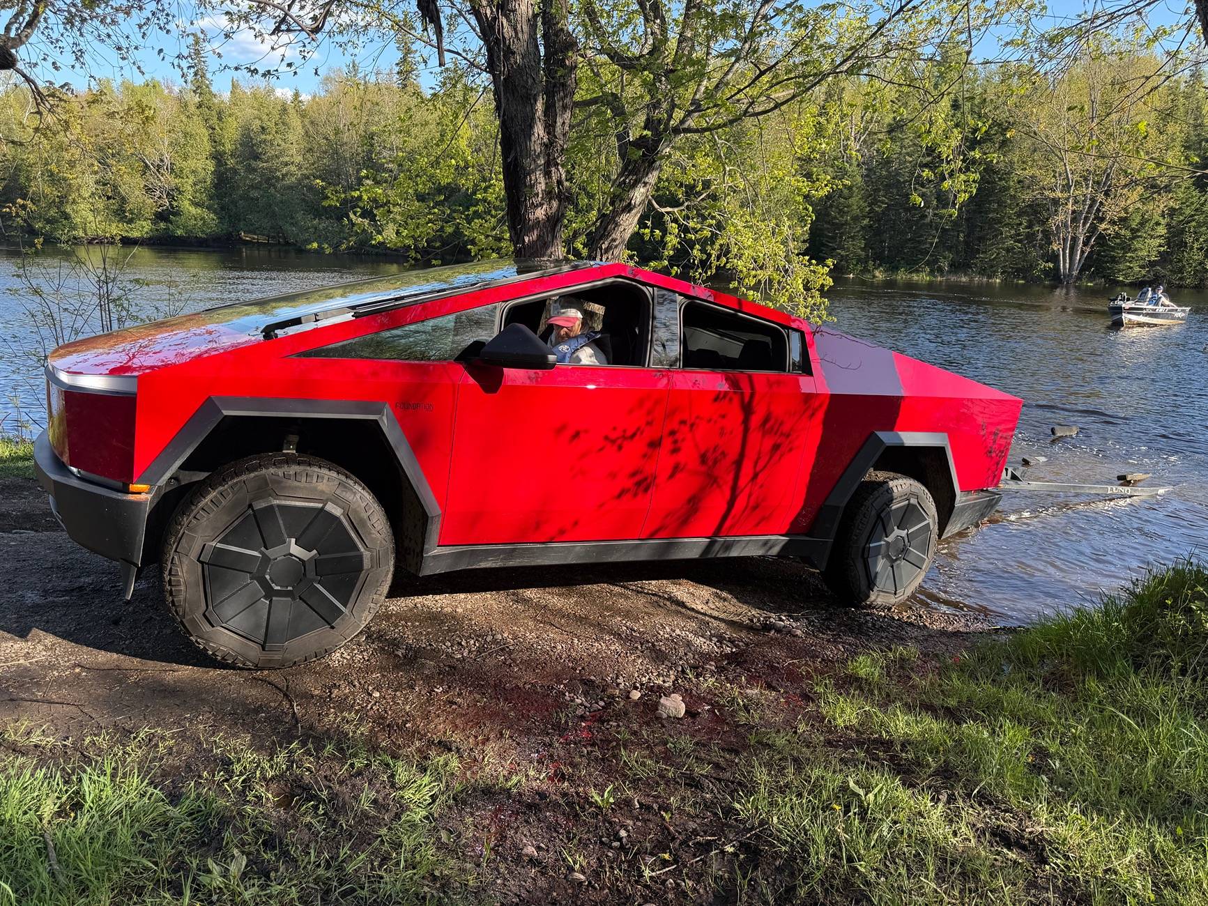 Tesla Cybertruck What did you do TO / WITH your Cybertruck today? 👨🏻‍🔧🧰🚿🛠 IMG_6440