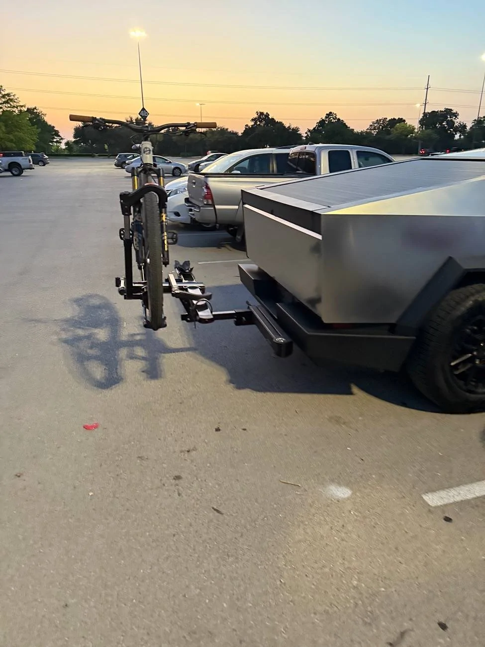 Tesla Cybertruck swing away hitch with bike rack? IMG_5324