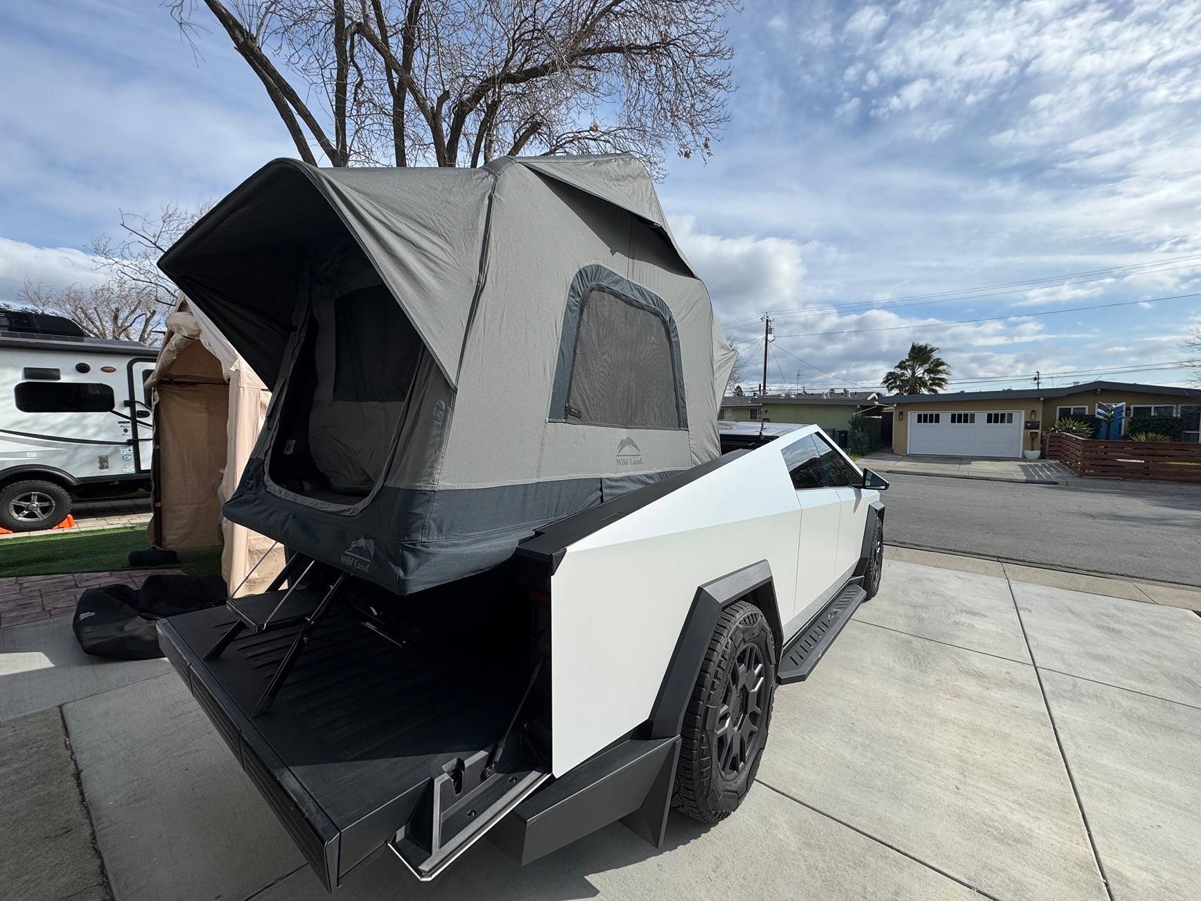 Tesla Cybertruck Air Cruiser RTT — why it’s clicking with Cybertruck owners img_3497-