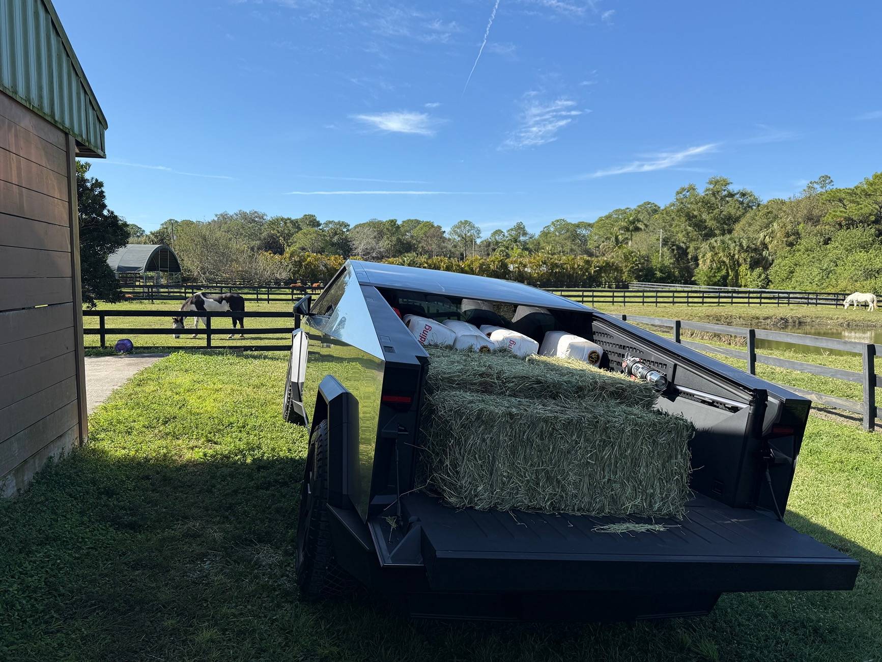 Tesla Cybertruck Daily random Cybertruck photos thread - Post Yours! 📸 🤳 IMG_2739