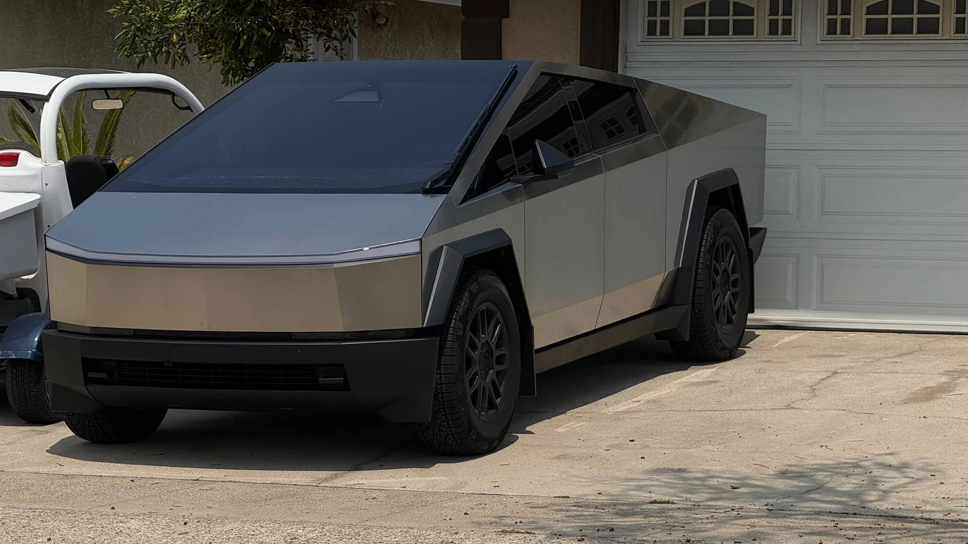 Tesla Cybertruck 🎁 BestEvMod’s June Giveaway for Cybertruck Owners! 1750160711693-b3