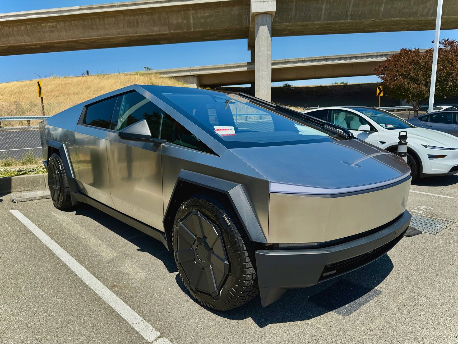 Tesla Cybertruck Replaced 2019 Model S LR with 2025 Cybertruck AWD IMG_4535
