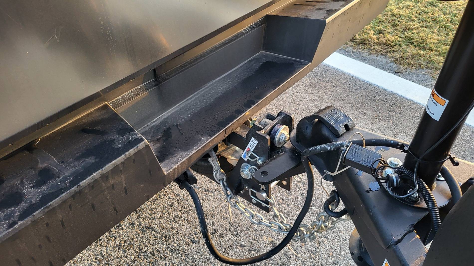 Tesla Cybertruck Which "Shocker" shock absorbing trailer hitch? 20250621_110603
