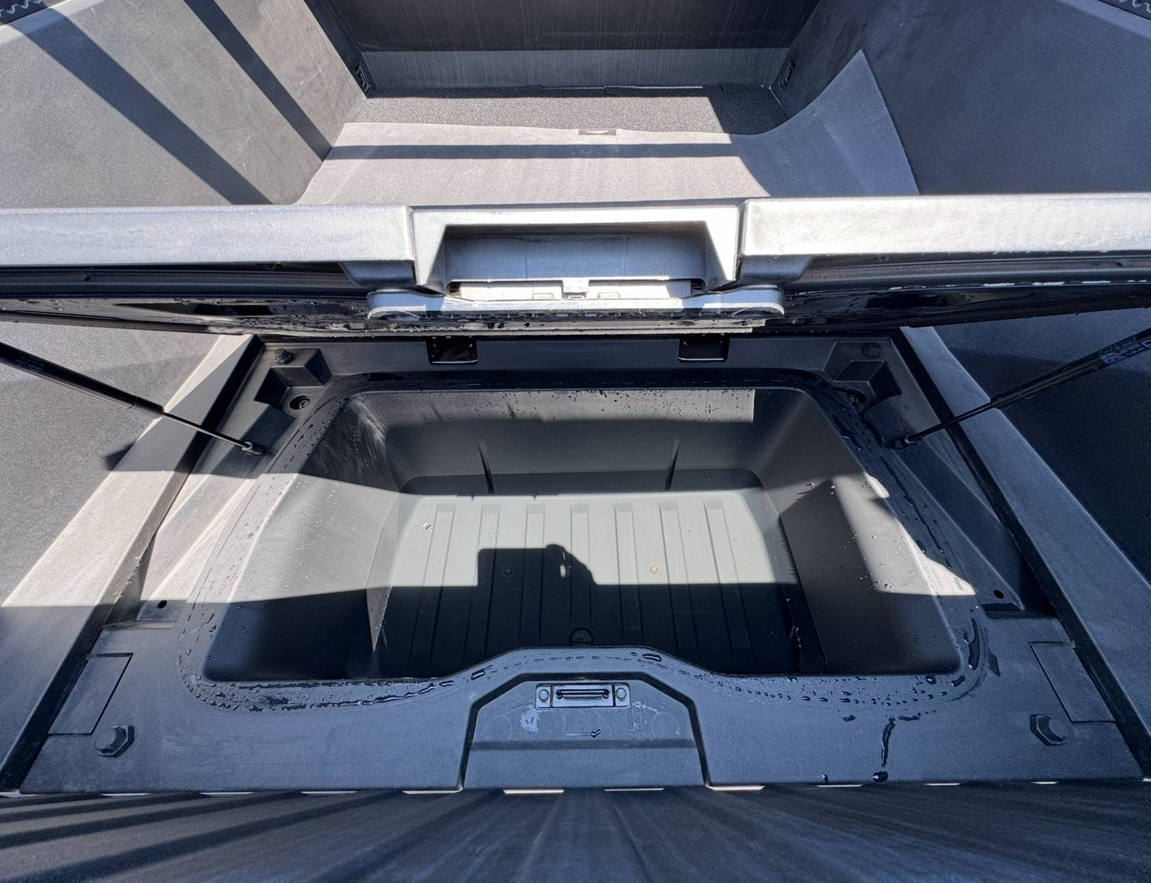 Tesla Cybertruck Off-Road Cleaning Hack: Cybertruck’s Secret Water Storage IMG_4548