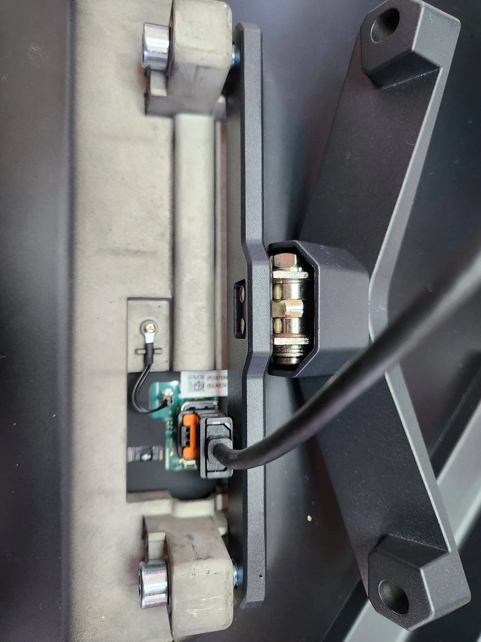 Tesla Cybertruck Anyone have a recommendation on a Screen Swivel? 20250621_113057