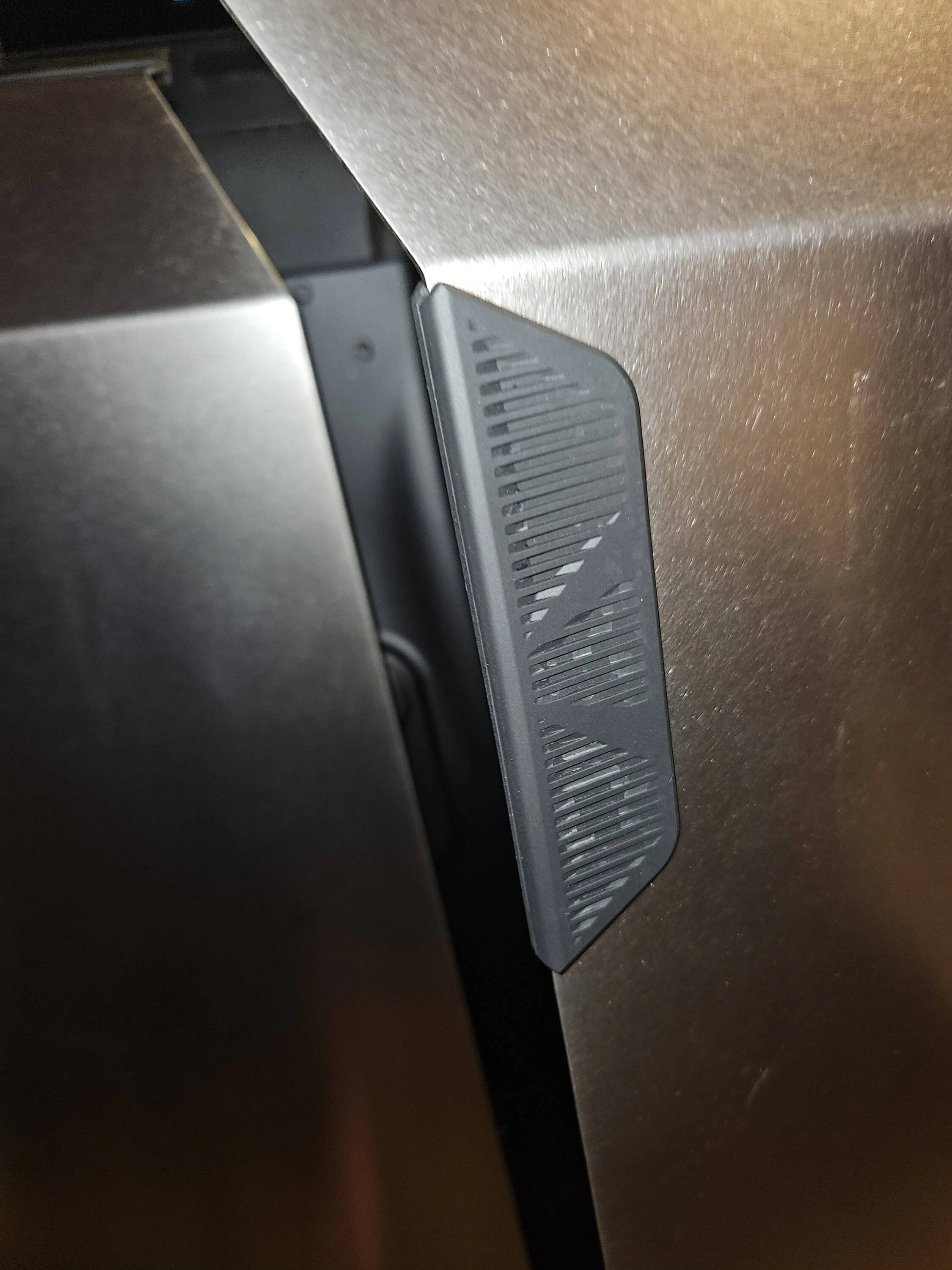 Tesla Cybertruck Interesting door Handles for the CT 1000015243