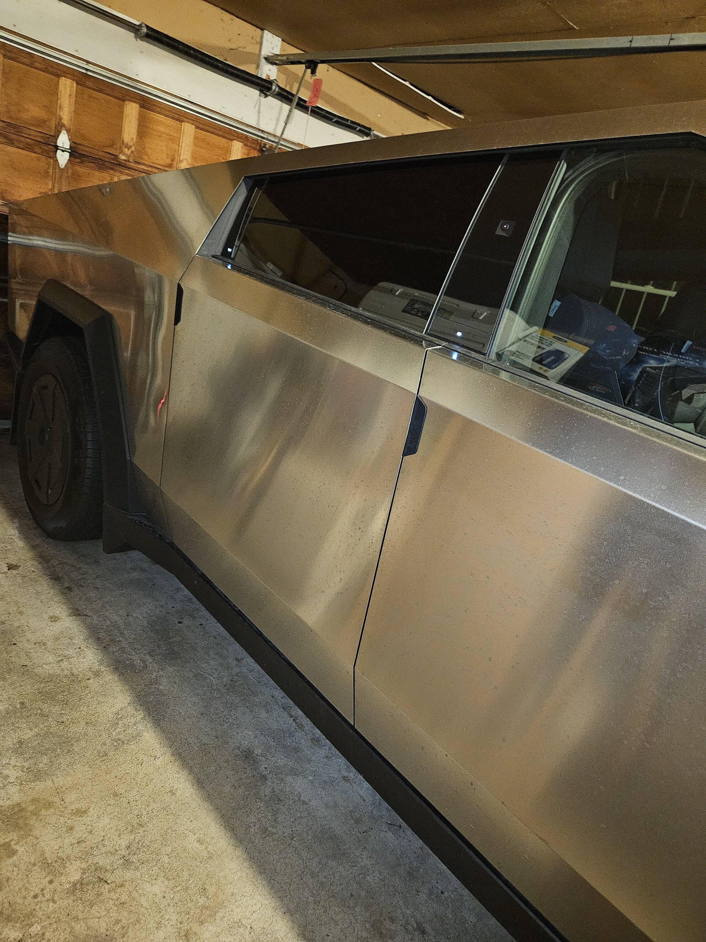 Tesla Cybertruck Interesting door Handles for the CT 1000015239
